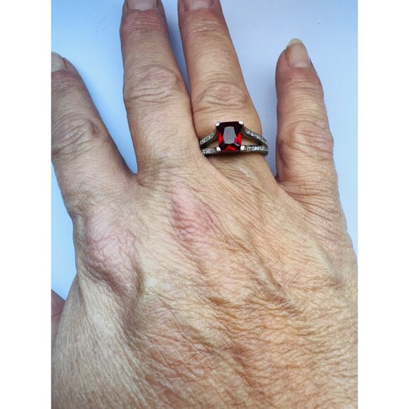 Estate Sterling Silver 925 Red Emerald Cut Gemstone Ring Split Shank Size 8 - Picture 6 of 11